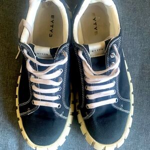 Almost New EYTYS Men Sneaker /Shoe . Really nice sneakers fit a great price.